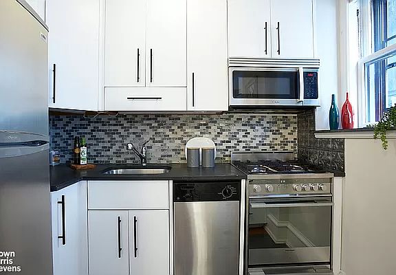 3rd image of 2109 Broadway #12/160