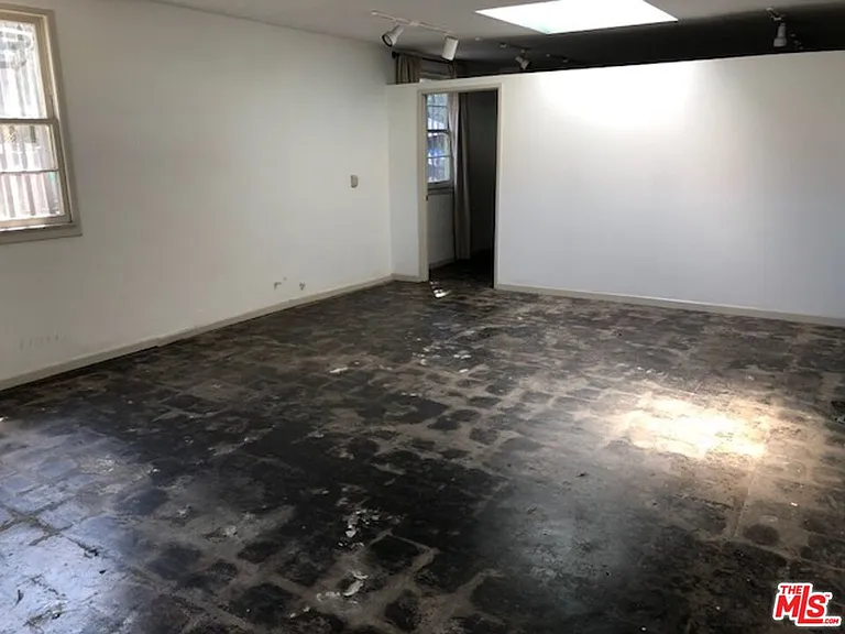 5422 W Washington Blvd — Photo 3