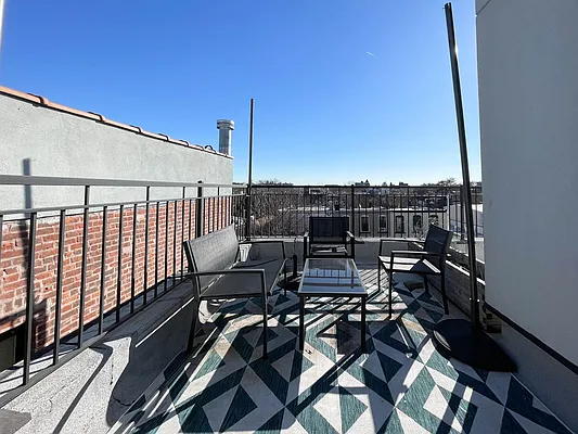 Rented by ERNY LLC | media 18