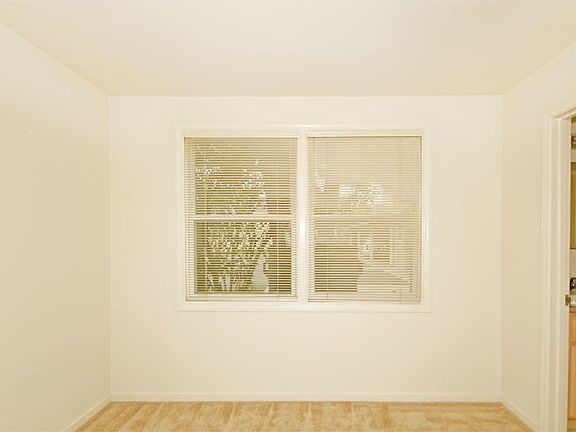 4th image of 471 Forest Ave