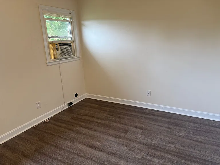 1520 Effingham Rd — Photo 3