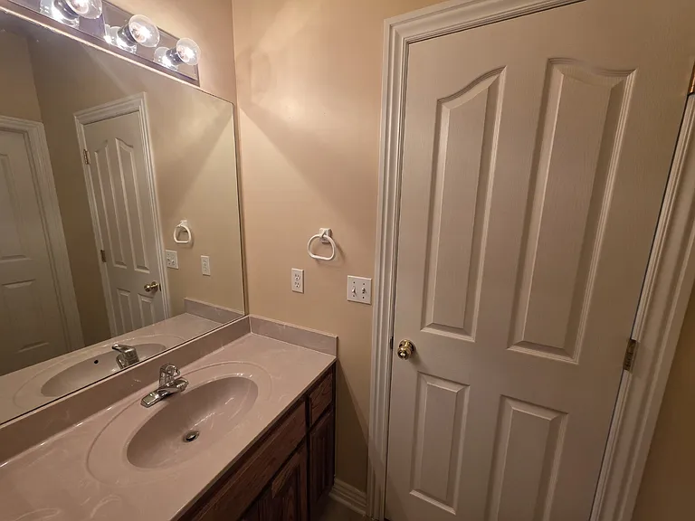 302 Cross Creek Dr — Photo 17