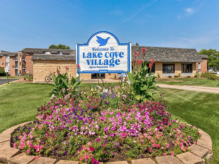 Lake Cove Village Apartments — Photo 47