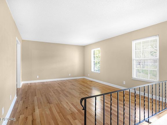 3rd image of 1600 Barcelona Dr