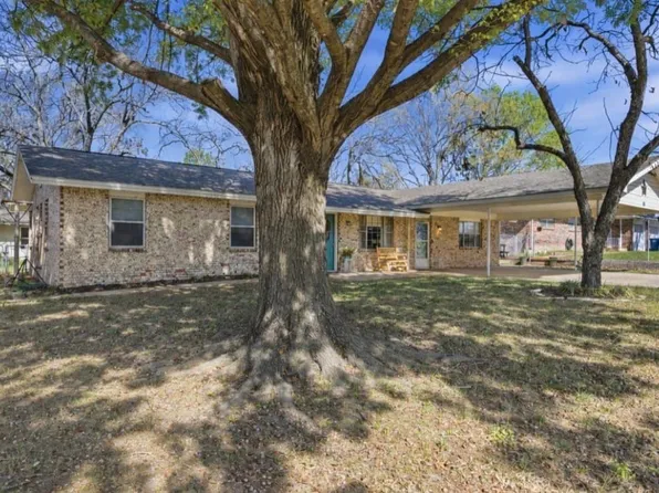 1224 N Texas St, De Leon, TX 76444