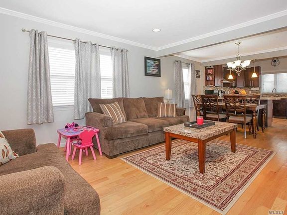 4th image of 578 Adelphi St