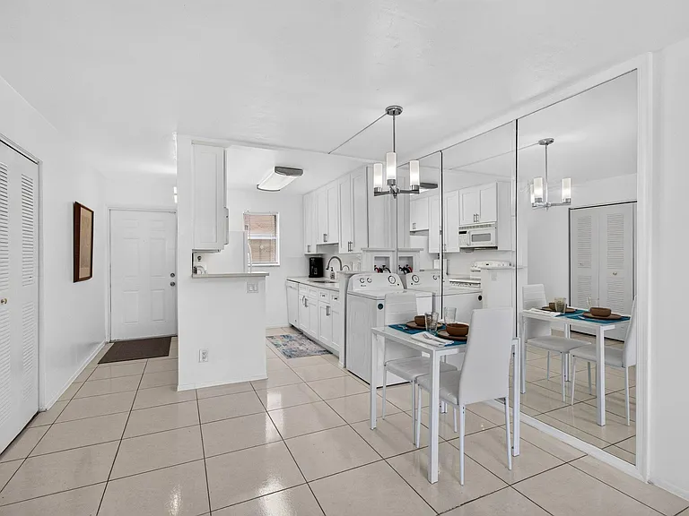 550 SW 2nd Ave #125 — Photo 6