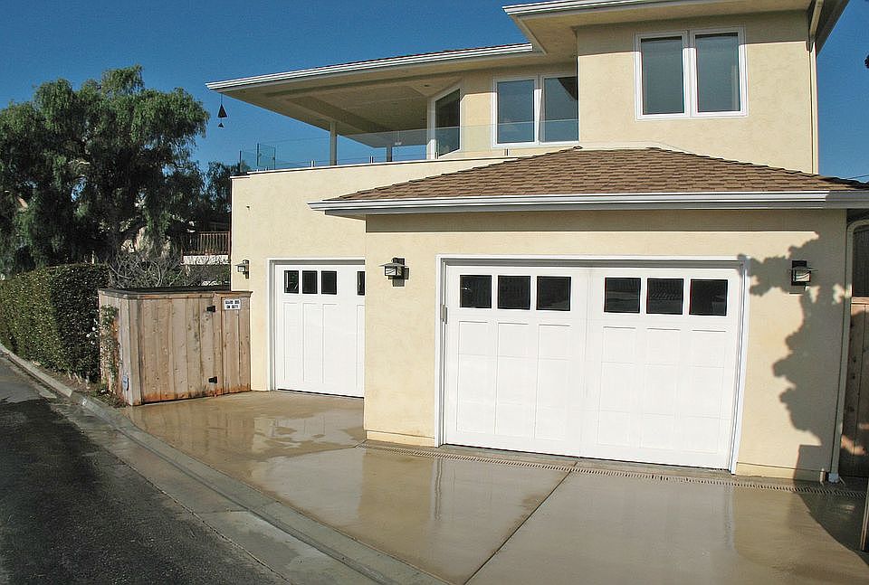 2nd image of 777 Colima St