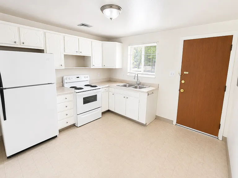 1435 S 320 E — Photo 3