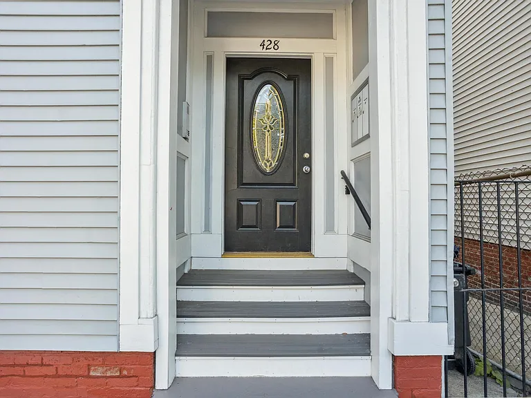 428 W 2nd St #A — Photo 11