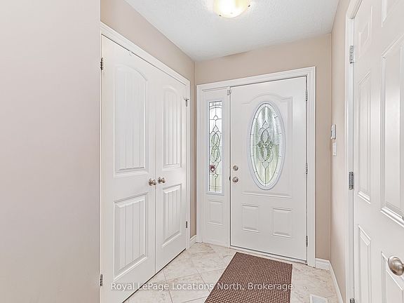 4th image of 7 Kayla Cres