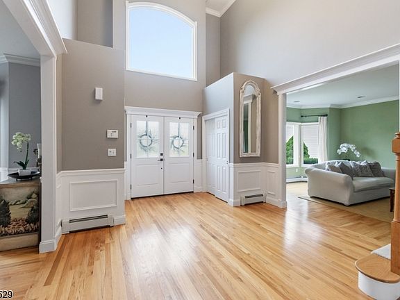 3rd image of 15 Nicki Ct
