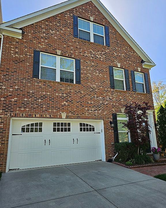 1st image of 4407 Royal Commons Ct