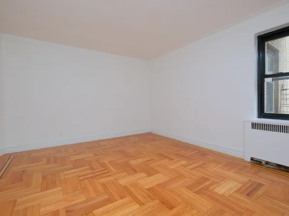 340 E Mosholu Parkway S image 3 of 7