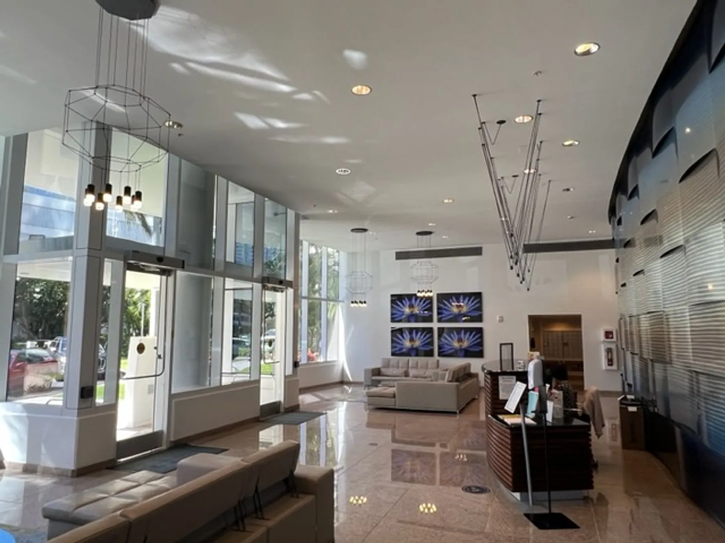 Captivating Panoramic Views from the 42nd Floor in the East Tower of the Moana Pacific — Photo 3