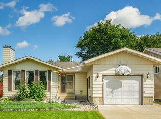 1027 Haythorne Rd, Strathcona County, AB T8A 1B6