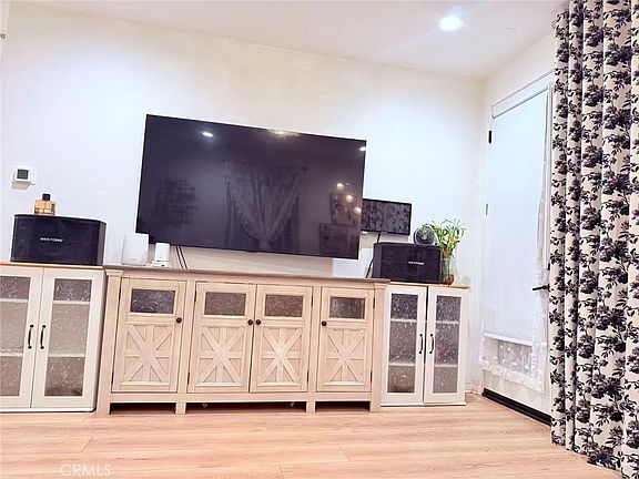 4th image of 7599 Botany St