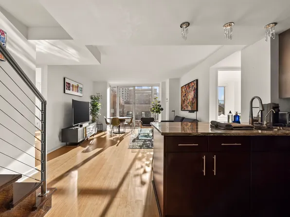 350 West 53rd Street image 9 of 33