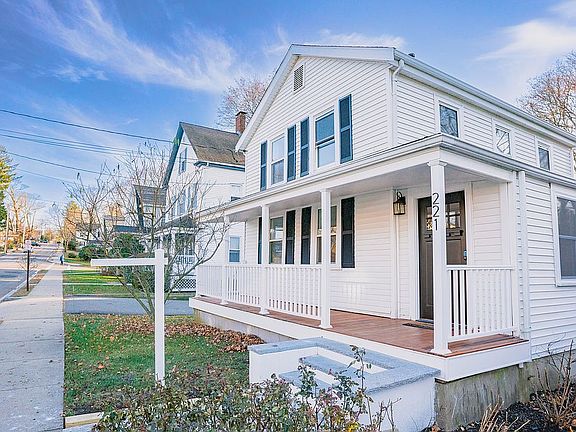 3rd image of 221 Thacher St