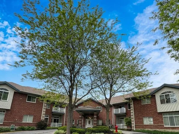 18125 W Wisconsin AVENUE #201, Brookfield, WI 53045