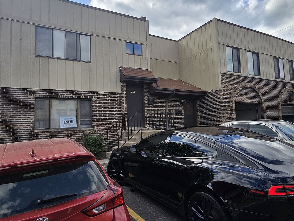 Private entrance from the parking lot, into your apartment. Parking right in front of your door.