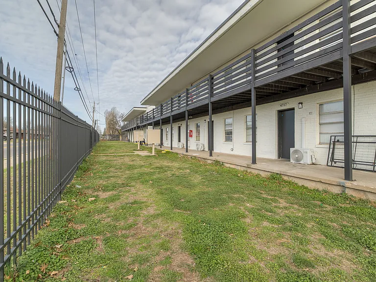 Meridian Apartments — Photo 38