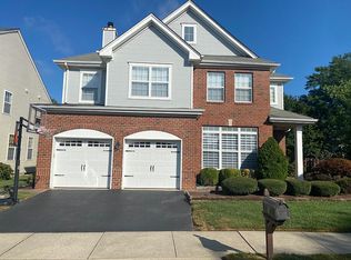 5 Hawthorn Dr, Plainsboro, NJ 08536