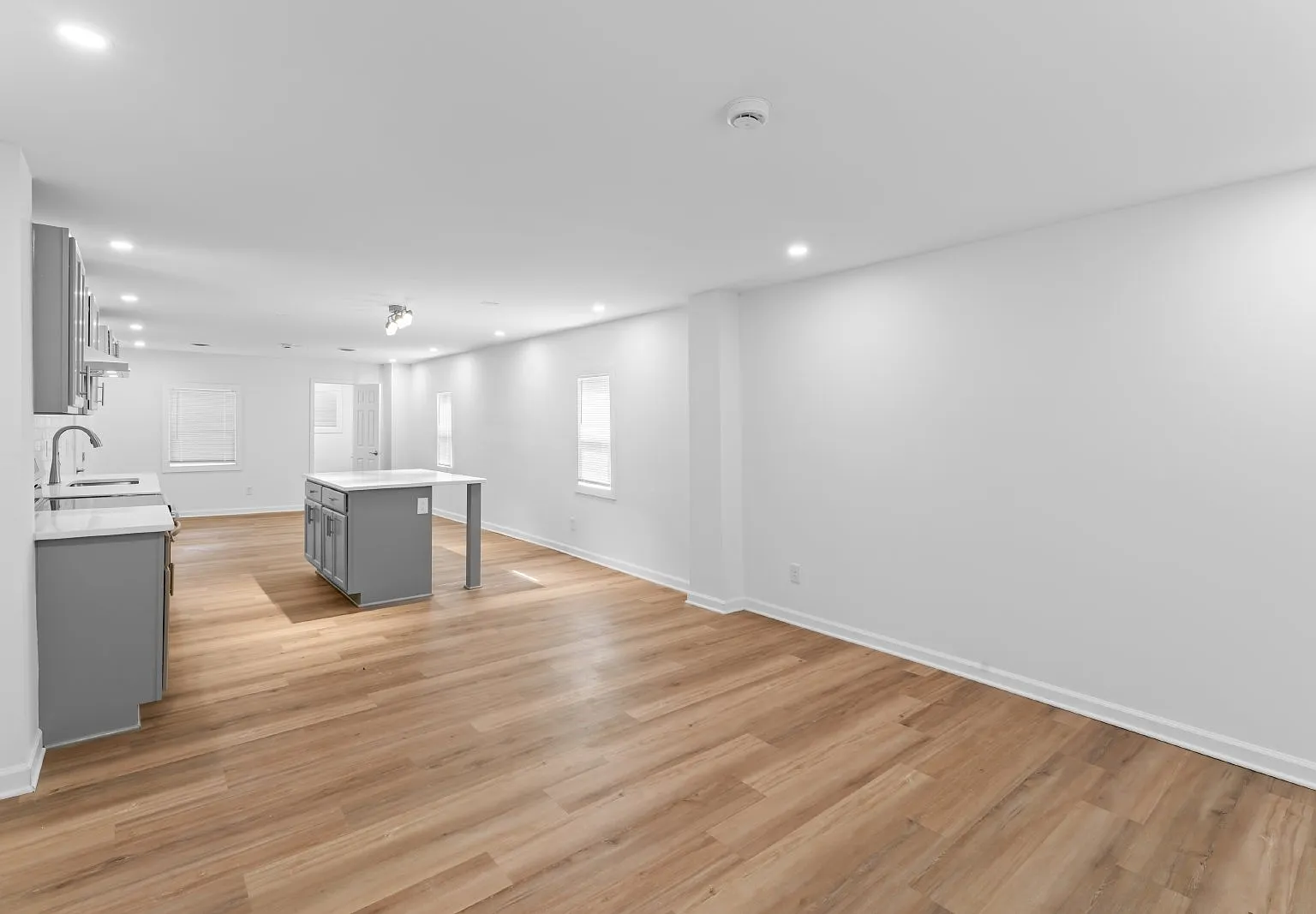 3 bed, 2.5 bath, 1643 sqft, $1,600 — Photo 4