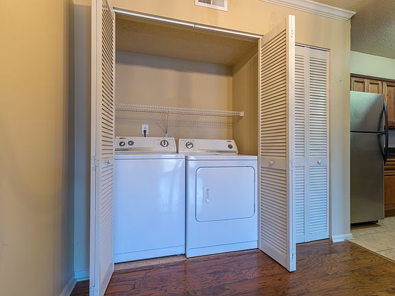 Washer/Dryer stay!