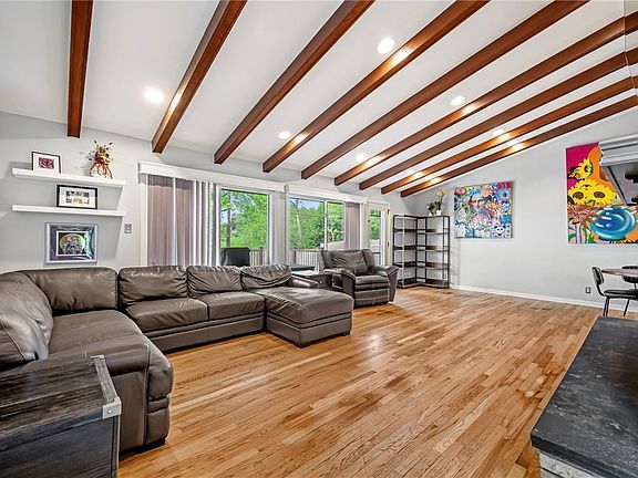 5th image of 2453 Mount Royal Rd