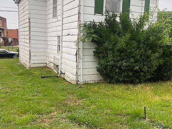 4th image of 668 S Jones St