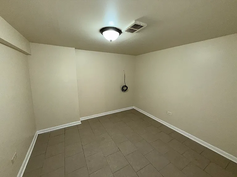 7423 S Saint Lawrence Ave — Photo 13