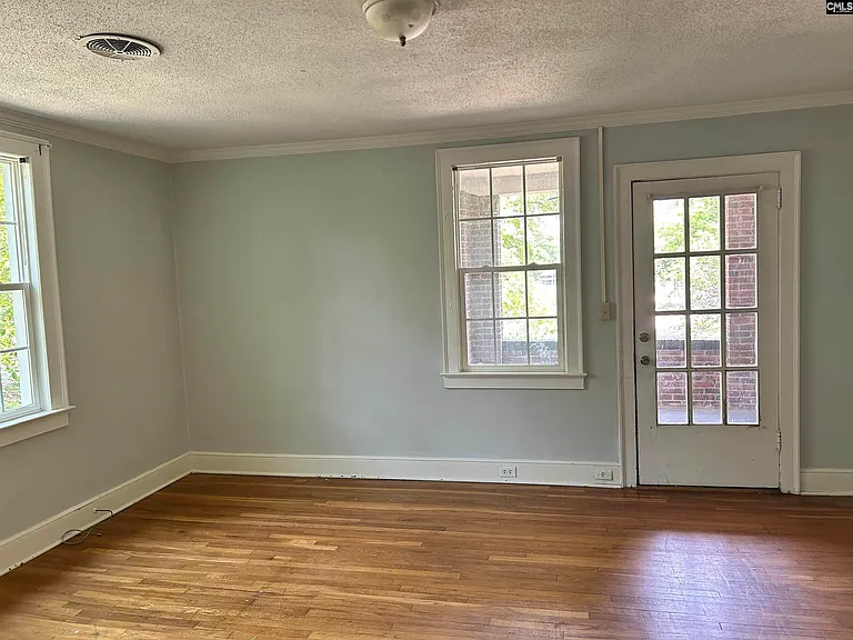 303 King St — Photo 28