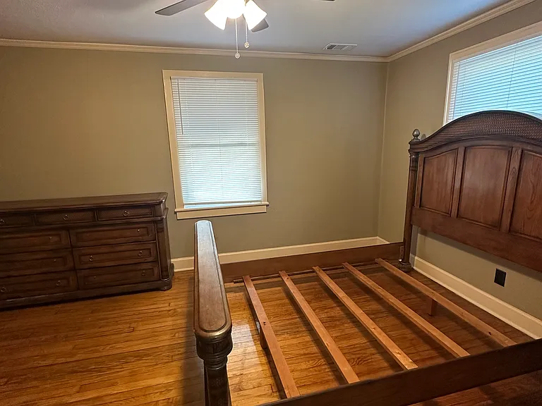 927 W Victory Dr — Photo 13