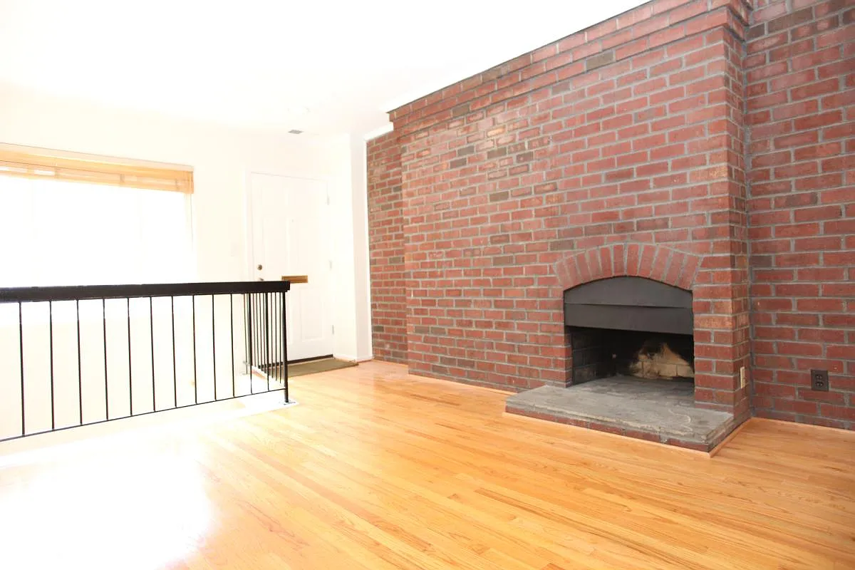3 bed, 1330 sqft, $5,000 — Photo 3