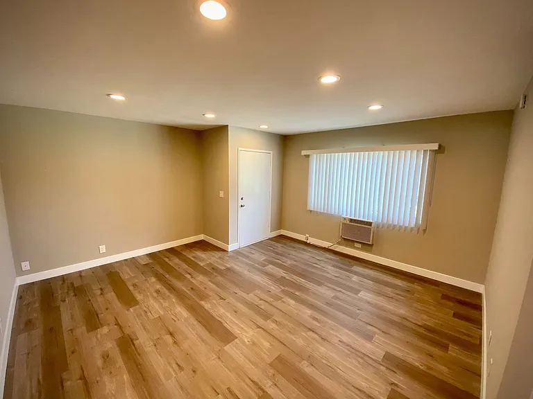 FOOTHILL VILLAGE — Photo 18