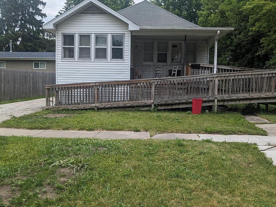 1st image of 1006 Ash St