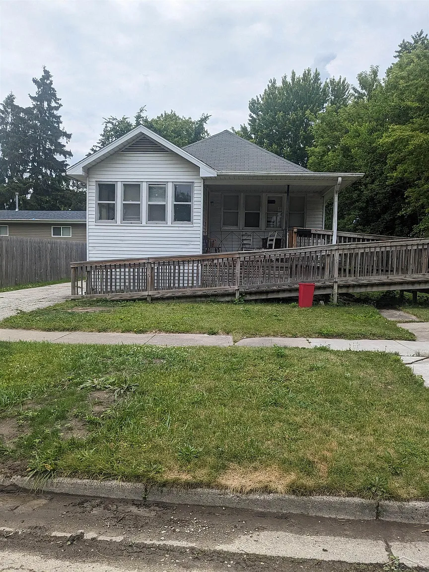 1006 Ash St photo 1