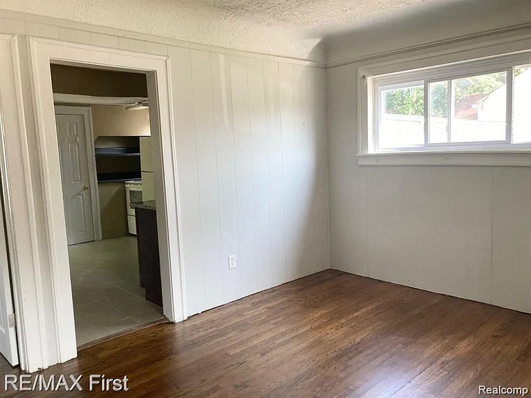 23360 Carlisle Ave — Photo 6