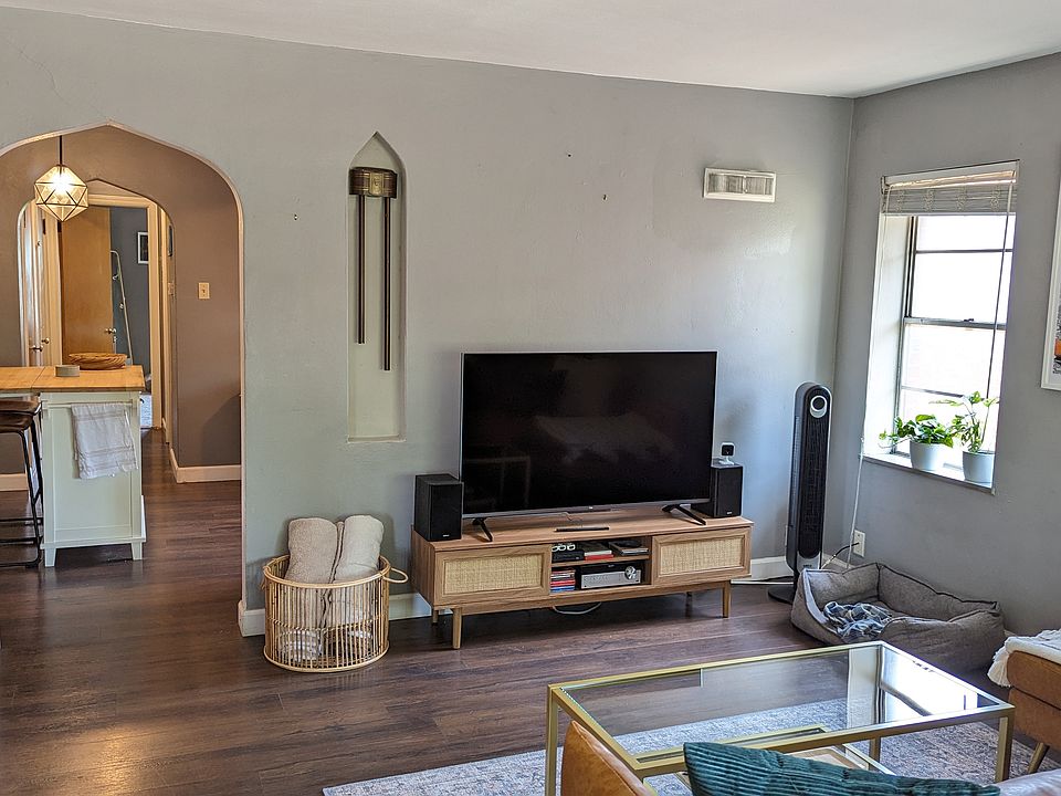 1st image of 5825 Sunshine Dr #2E