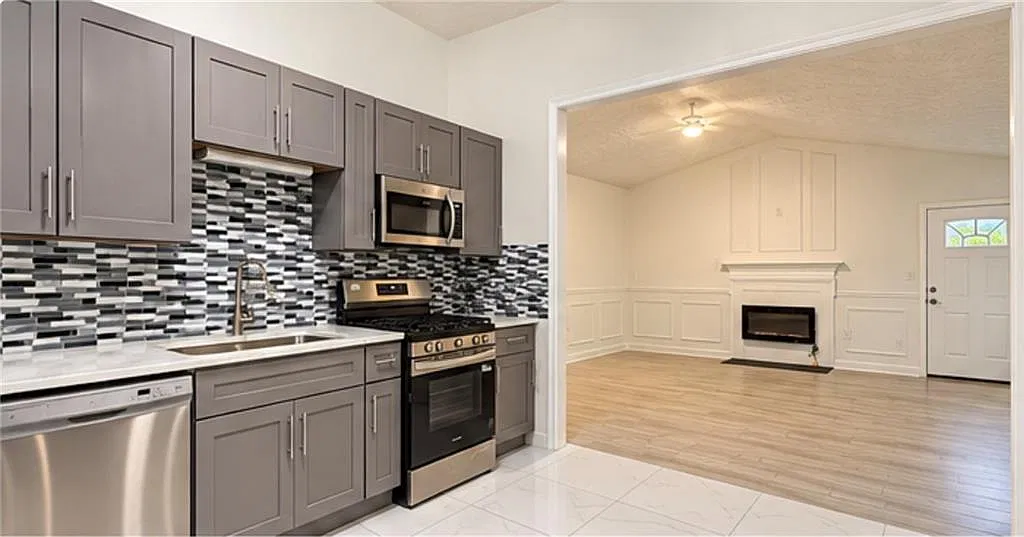 3 bed, 2.0 bath, 1400 sqft, $1,895 — Photo 3