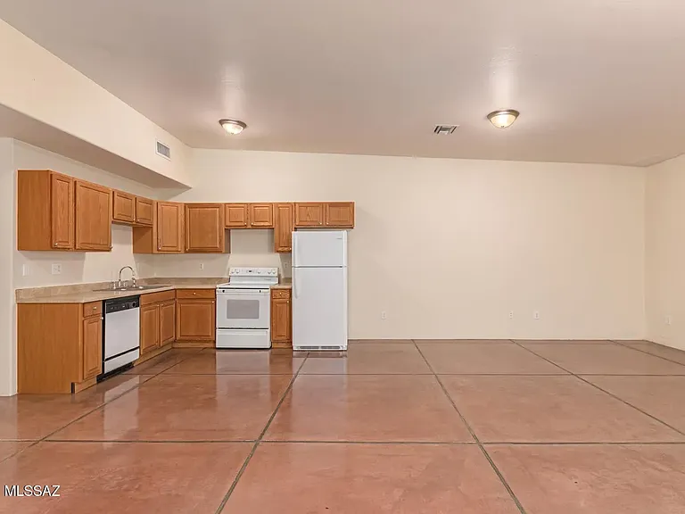 533 W San Xavier St — Photo 3