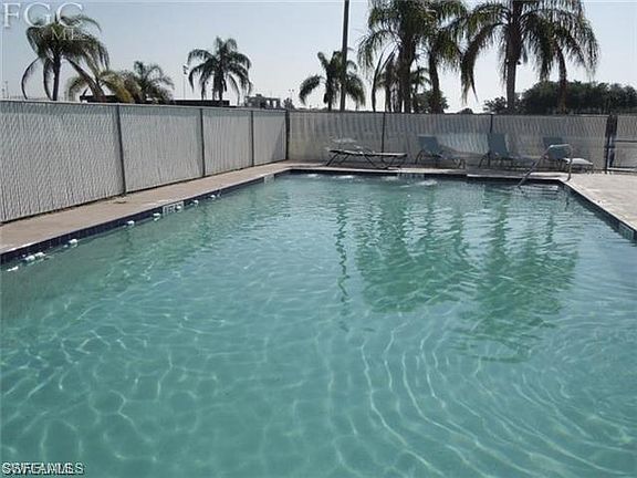 4th image of 943 Yacht Club Way