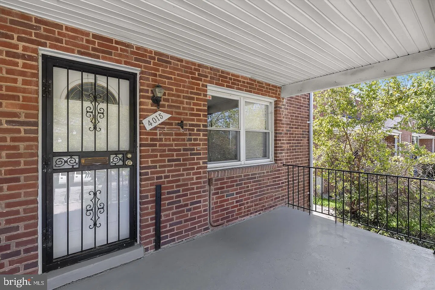 4 bed, 2.5 bath, 1376 sqft, $2,500 — Photo 1