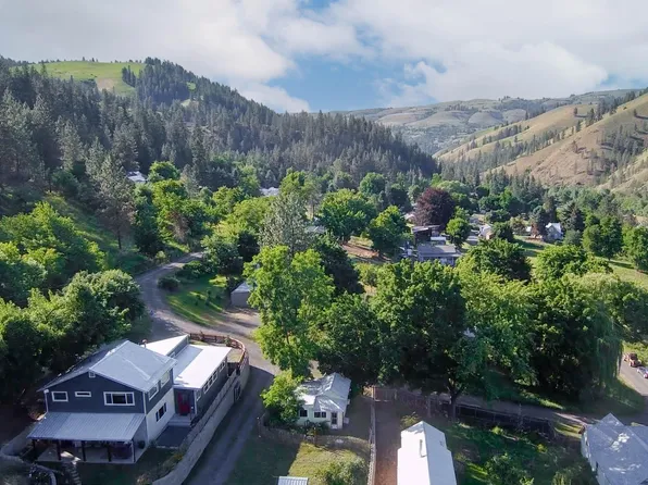 415 W Howard St, Peck, ID 83545