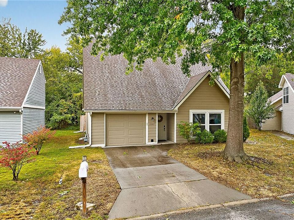 1st image of 2407 Yosemite Dr