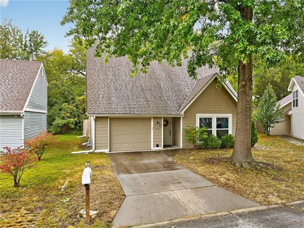 2407 Yosemite Dr, Lawrence, KS 66047