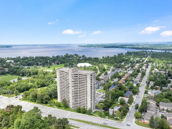 415 Greenview Ave #1402, Ottawa, ON K2B 8G5