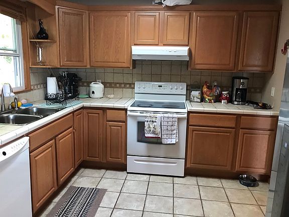 3rd image of 120 Burban Dr