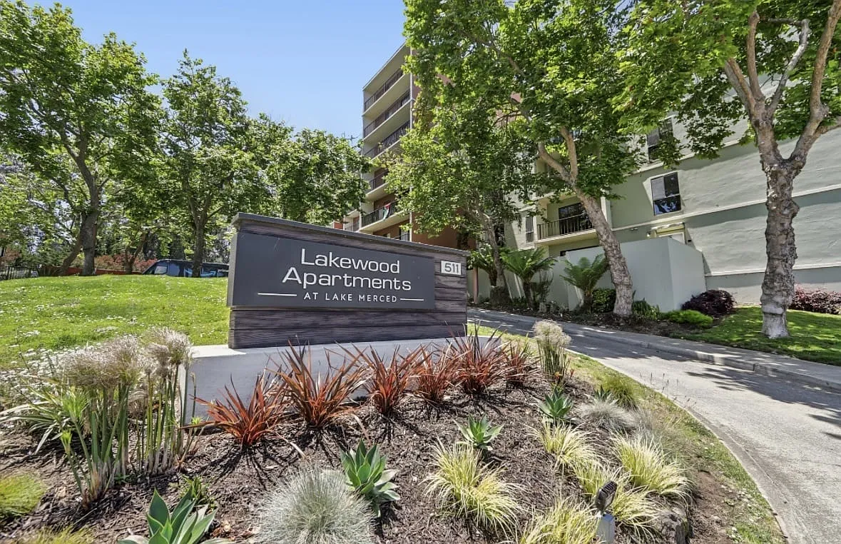 Lakewood Apartments At Lake Merced — Photo 2